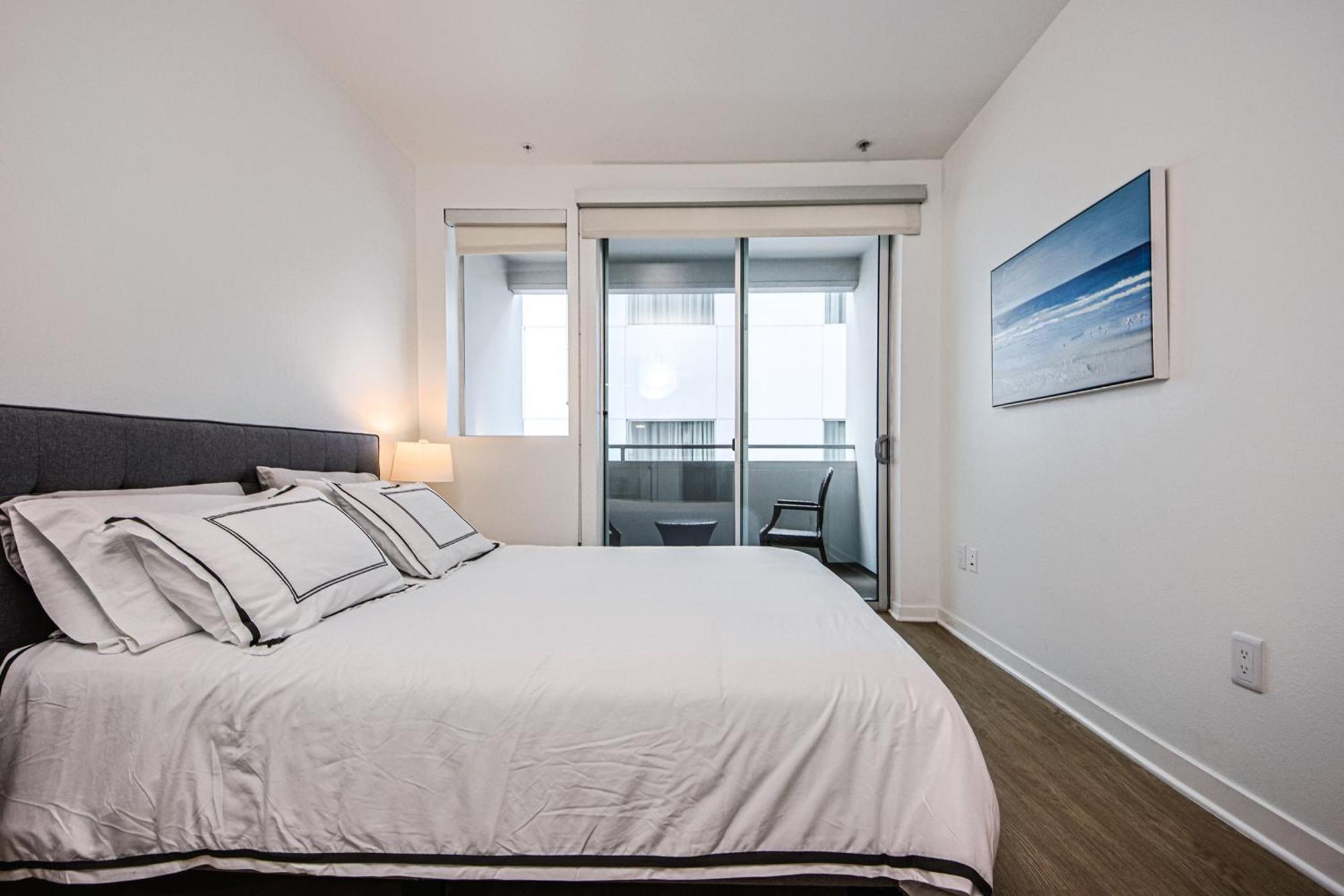The Carlton - Modern-Lux 2 Master Suites-Secure Bldg & Parking- 5 Blks To Ocean Ave Лос-Анджелес Экстерьер фото