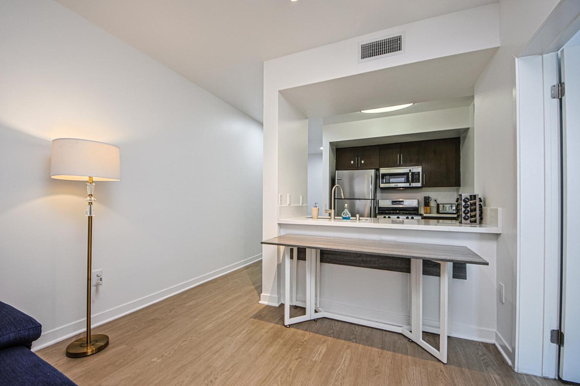 The Carlton - Modern-Lux 2 Master Suites-Secure Bldg & Parking- 5 Blks To Ocean Ave Лос-Анджелес Экстерьер фото