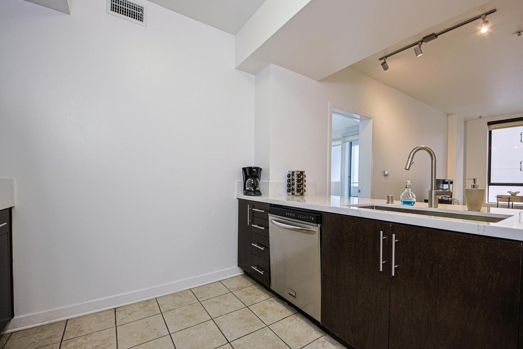 The Carlton - Modern-Lux 2 Master Suites-Secure Bldg & Parking- 5 Blks To Ocean Ave Лос-Анджелес Экстерьер фото